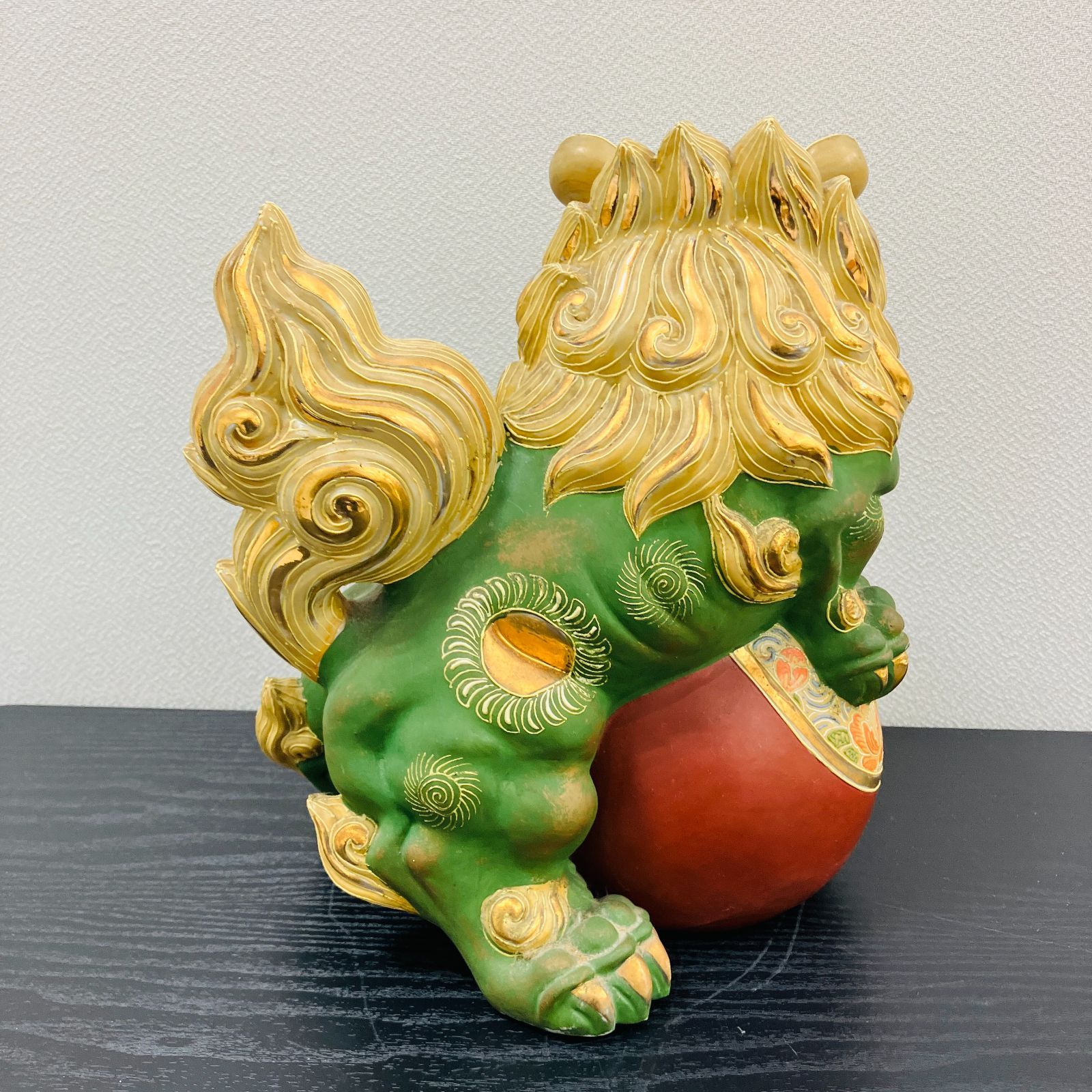 九谷焼　八幡窯　須栄義作 白獅子 縁起物 置物 九谷焼 八幡窯 須栄義作 白獅子 縁起物 置物 - メルカリ