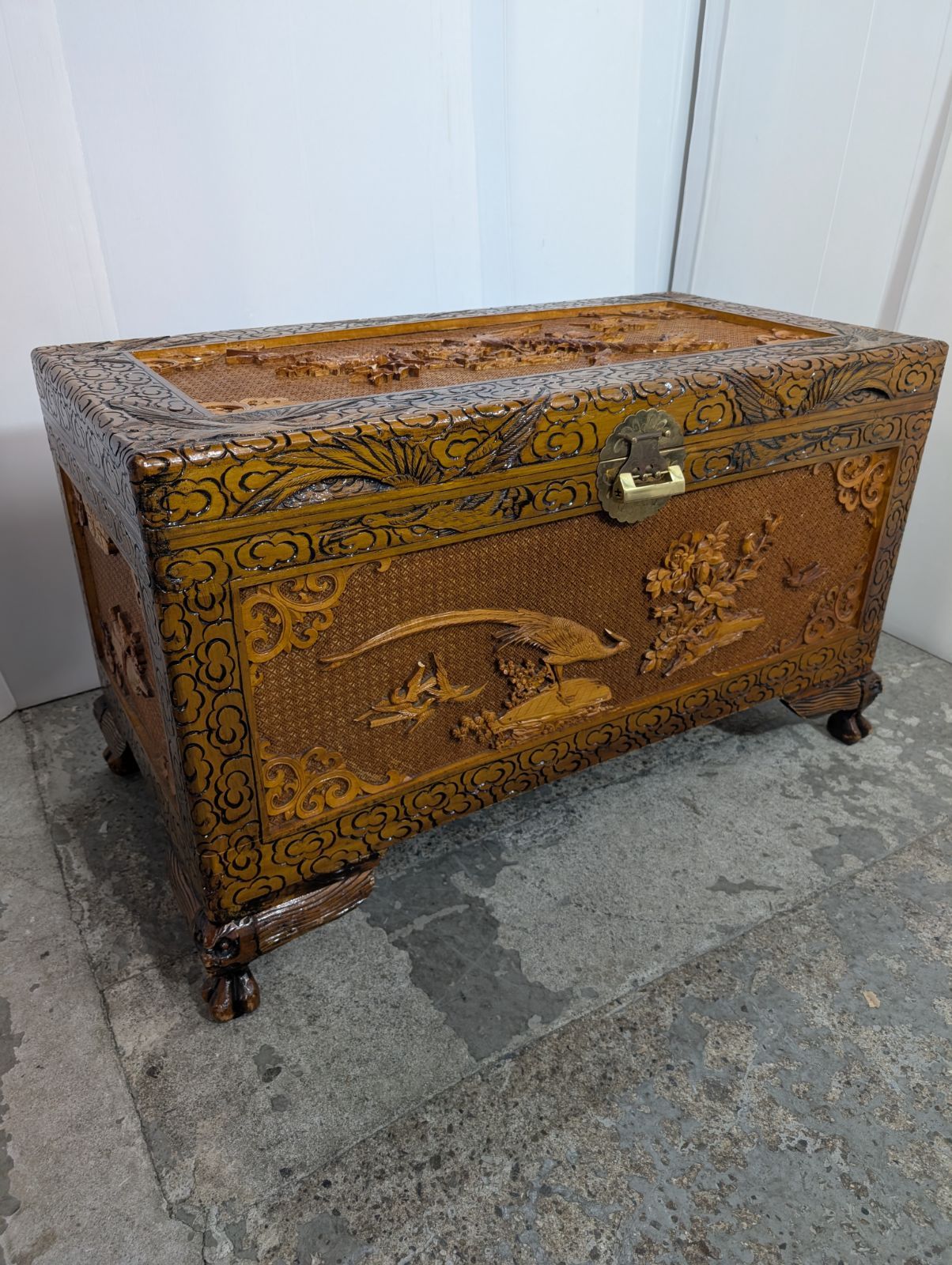 アンティーク家具　昭和家具　木彫家具　サイドボード　彫刻家具　中国家具　チェスト 中国家具 楠材つづら 中国アンティーク 工芸品 手掘り チェスト