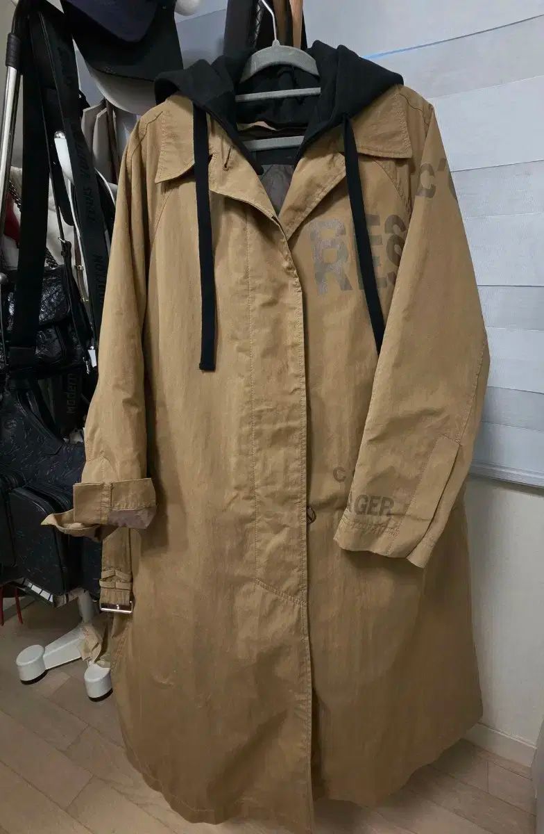 VOV レディース WHO フード トレンチコート