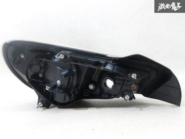 トヨタ 純正 ZN6 86 ハチロク テール テールライト テールランプ 右