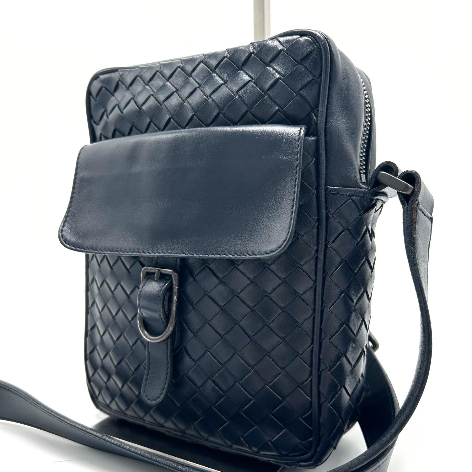 Bottega Veneta ボッテガヴェネタ イントレチャート ショルダーバッグ 肩掛け 斜めがけ レザー ネイビー メンズ レディース ユニセックス
