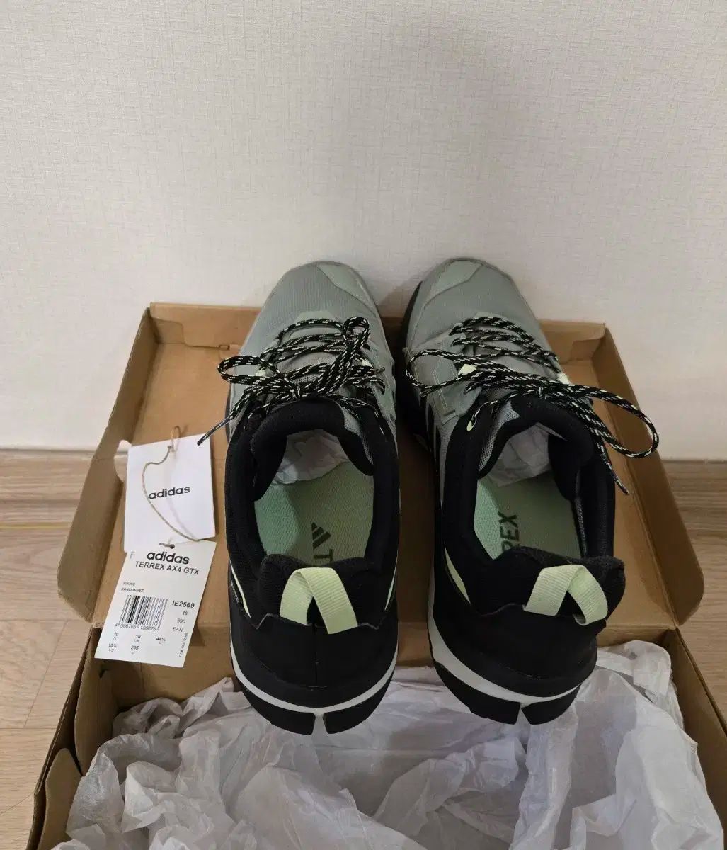 トレッキングシューズ