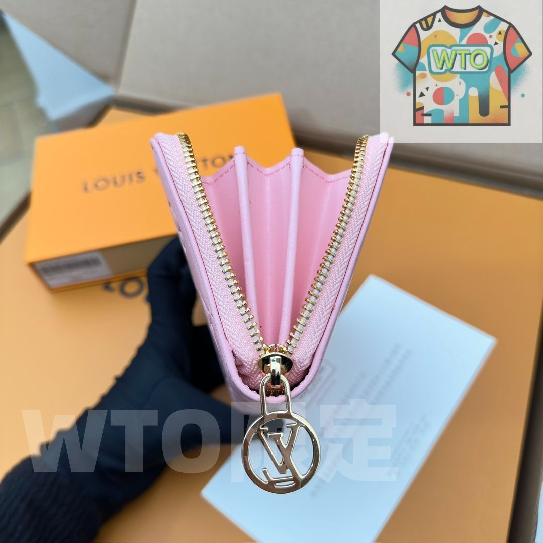 Circleロゴのリングがあしらわれた金色のファスナーが優美にデザインされ