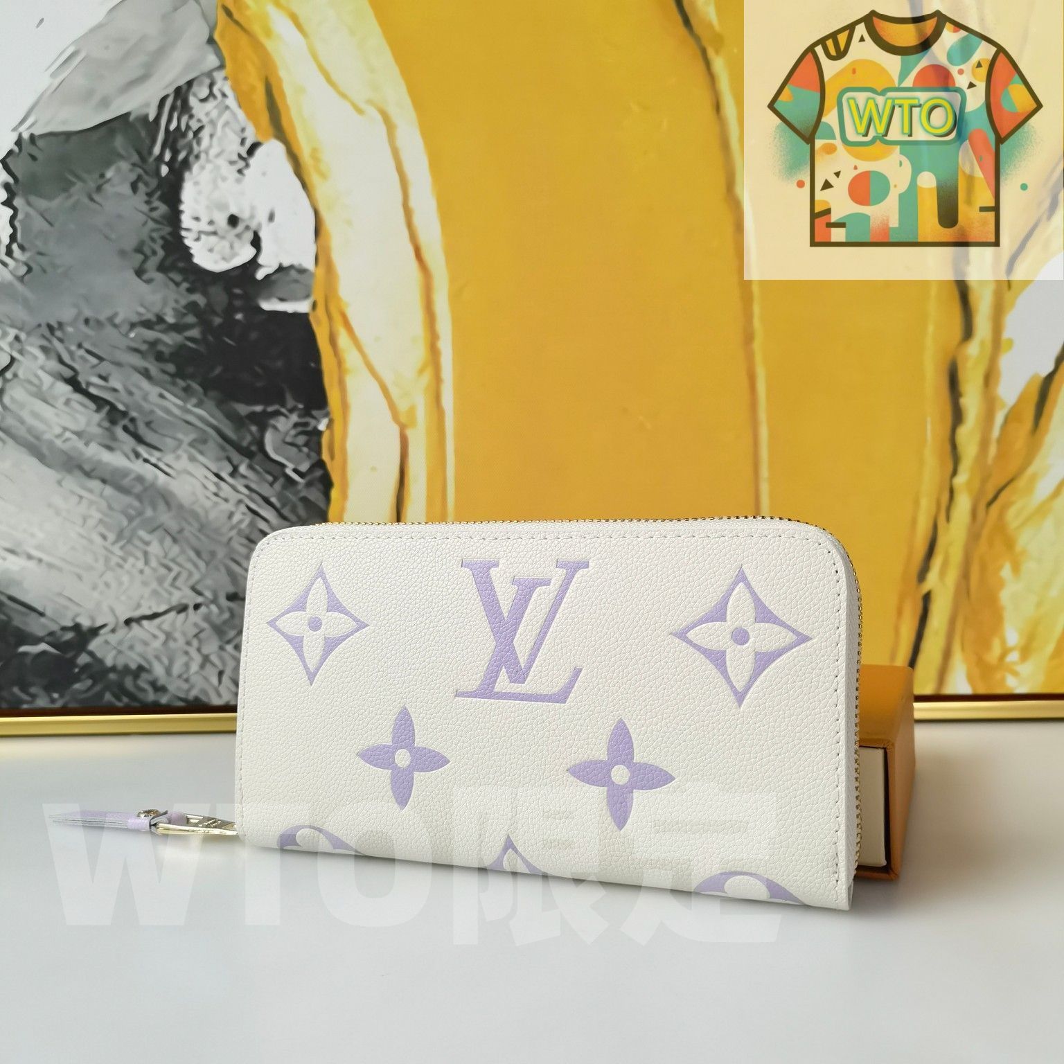 LVルイ ヴィトン 財布は柔らかい革で作られている エンボスアルファベットの図案は2種類の精緻で柔らかい色で際立っている ロゴ入りのオールインワンウォレットを開くと 複数のポケット 仕切り 12のカード位置が付いています