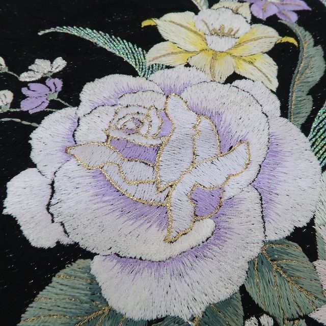 ❁tomihisa❁新品 薔薇 刺繍 銀通し 着物“薔薇を抱いて艶を挿す貴女を