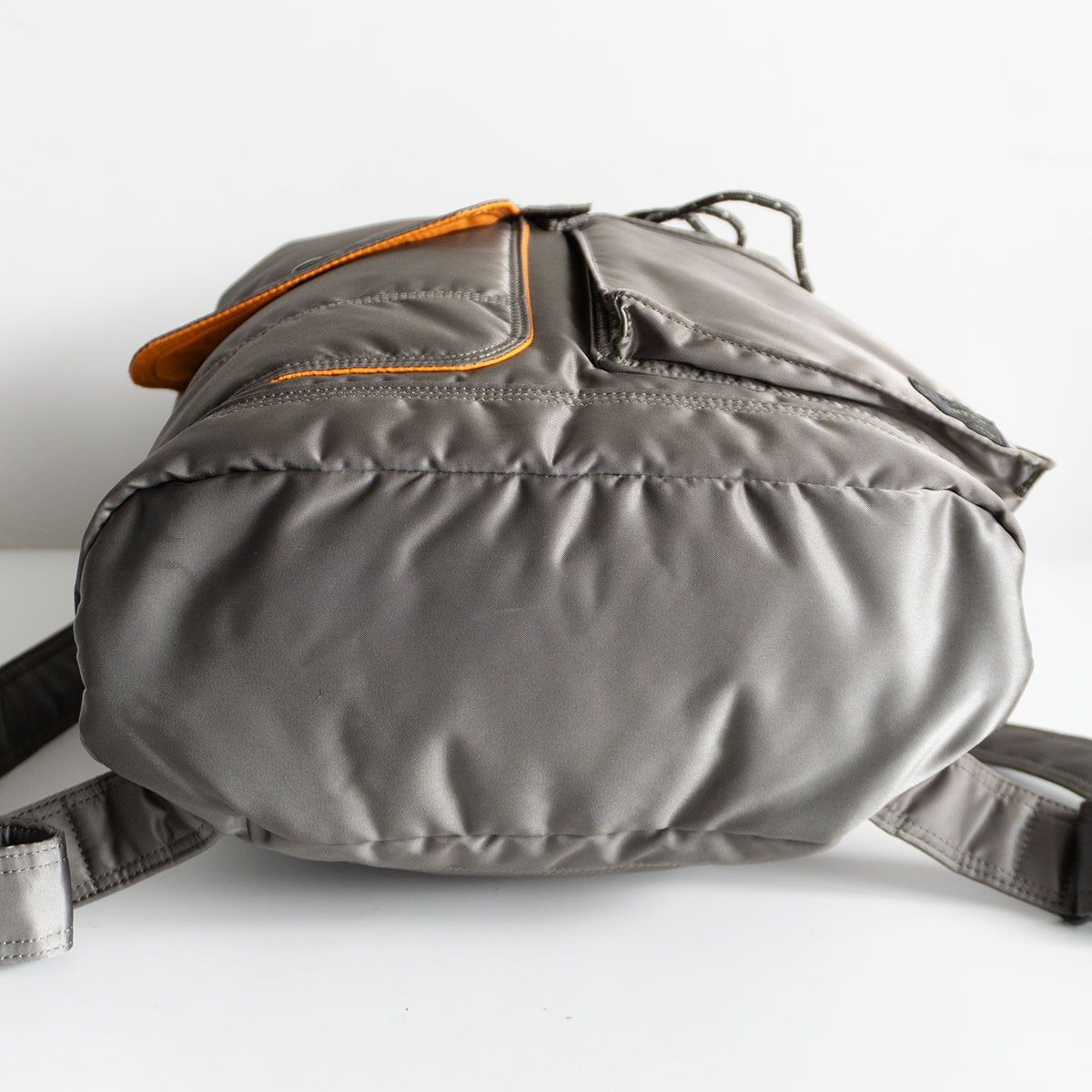 【美品】PORTER 【タンカー リュック】ポーター シルバーグレー バックパック デイパック TANKER BAG ナイロン 25110369 美品】PORTER 【タンカー リュック】ポーター シルバーグレー バック