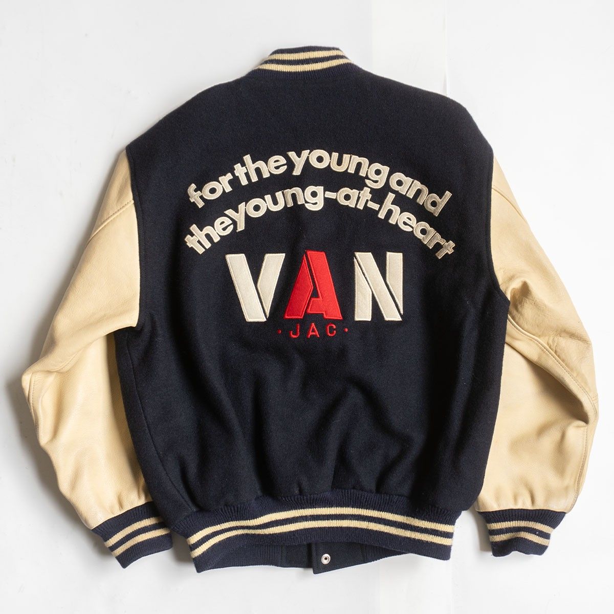 VAN JAC袖革スタジャン 雰囲気抜群】 VAN JAC 【袖レザー スタジャン】 ヴァン ワッペン