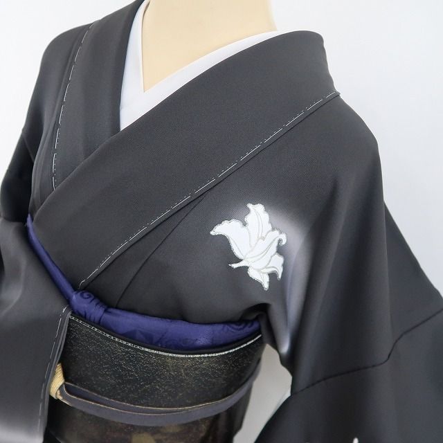 ❁tomihisa❁新品 百合 モノトーン 着物“心密かに想いを寄せれば募る