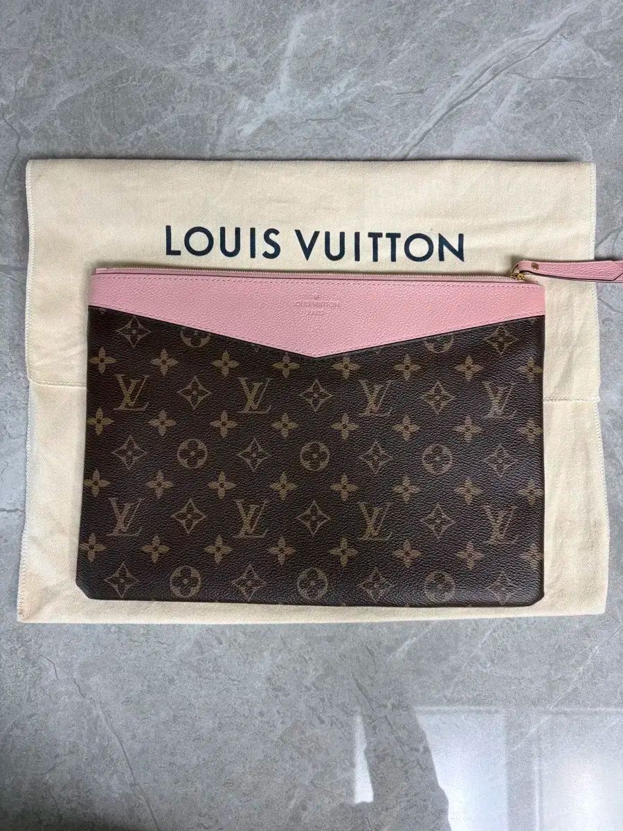ルイヴィトン デイリー ポーチ クラッチバッグ