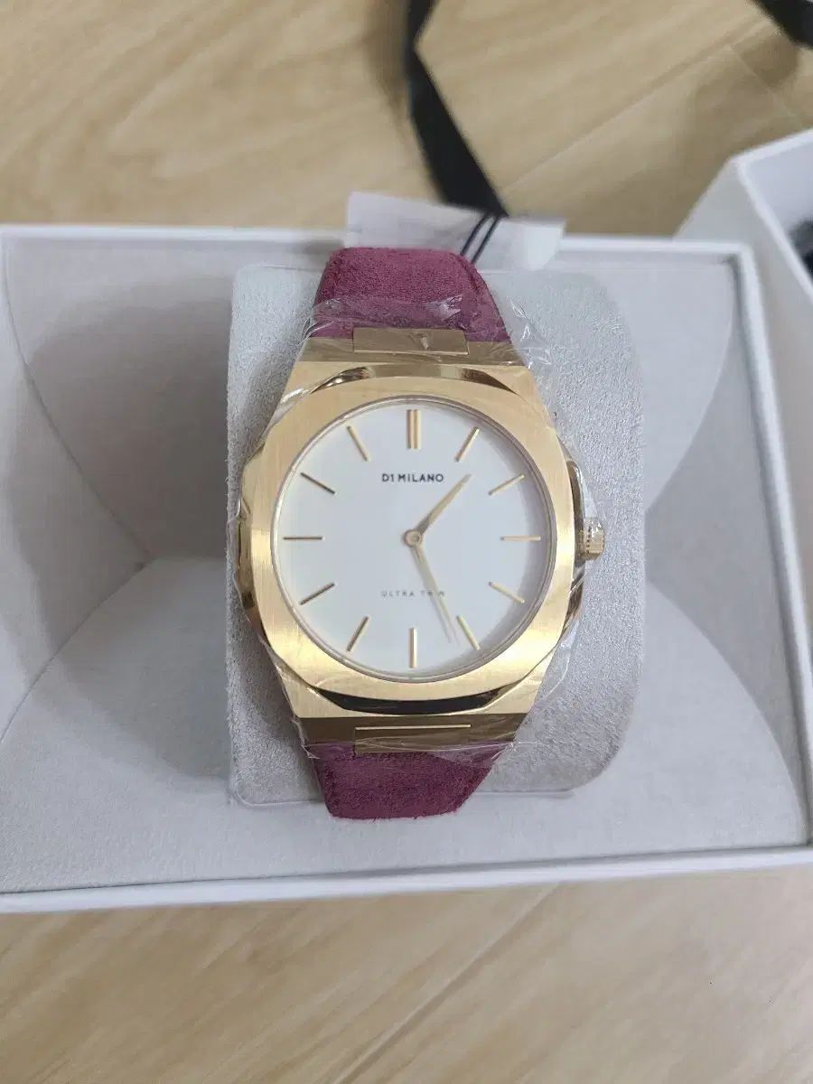 D1 Milano ウルトラ 3D ウール GOLD バーガンディ 時計