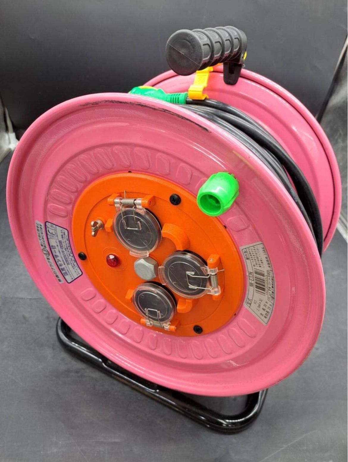 NICHIDO 防雨 防塵型電工ドラム コードリール 屋外型 定格125 V 抜止式30 mタイプ アース付 NW E 33 N