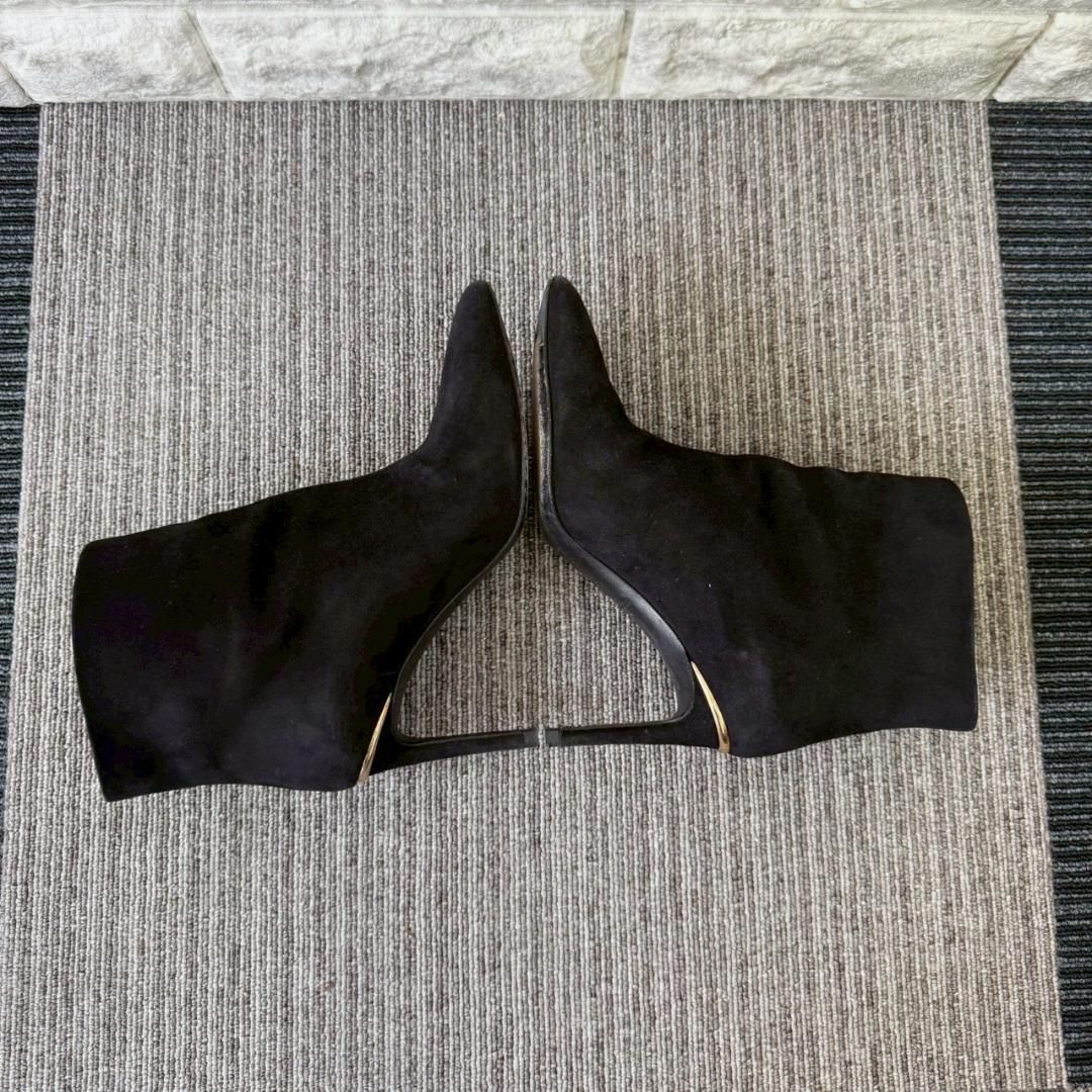 スエードブーツ