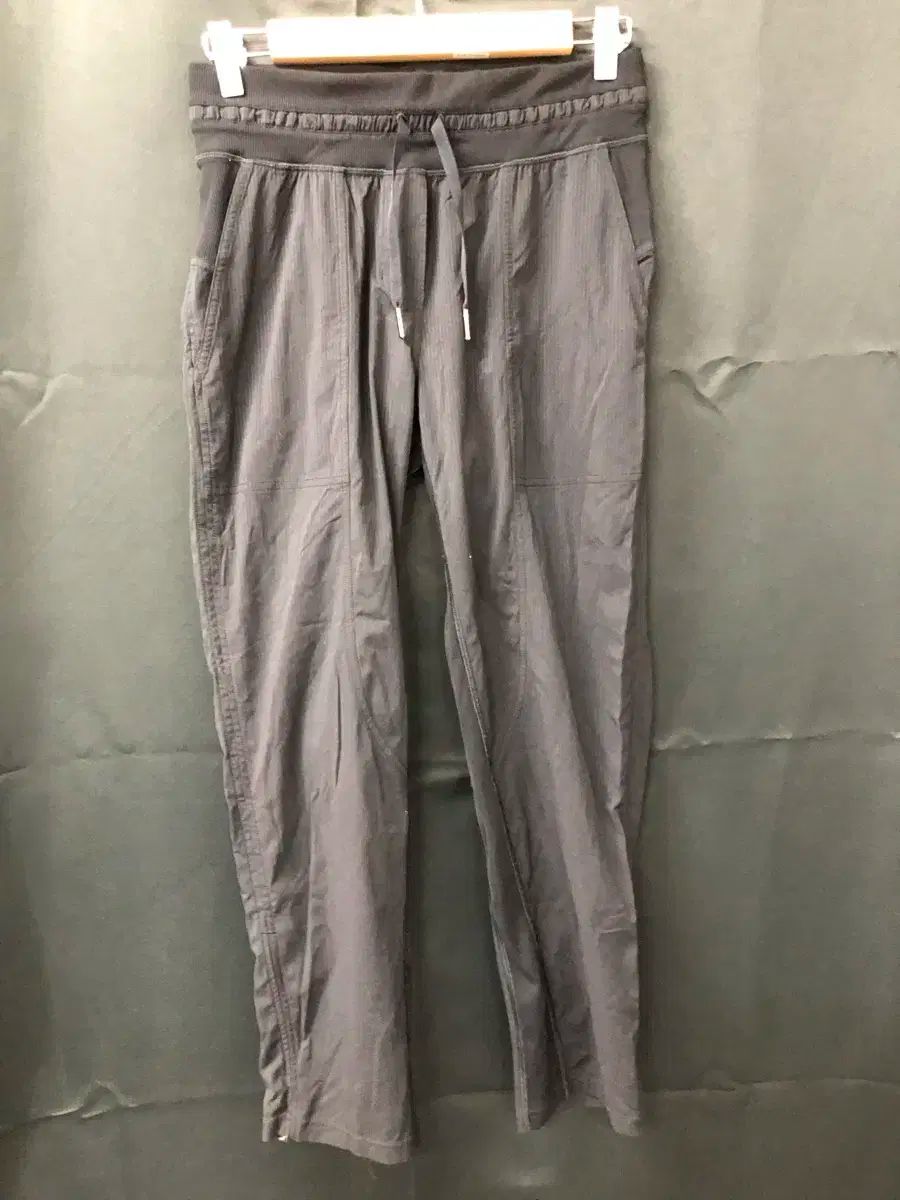 ルルレモン ブラック シャーリング ジョガーパンツ