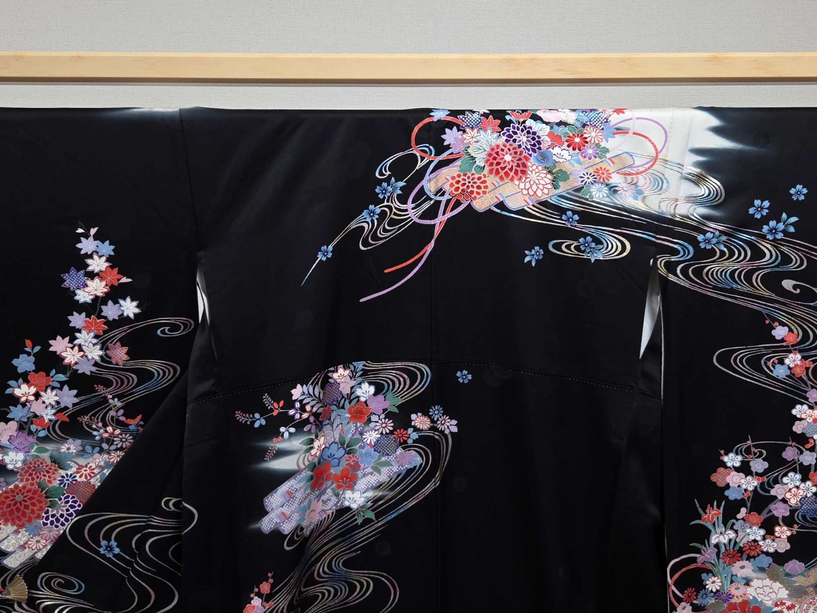  D 着物くつろぎ 振袖 襦袢セット 花筏模様 キラキラ 黒 袷 正絹 成人式 着物 振袖 着物