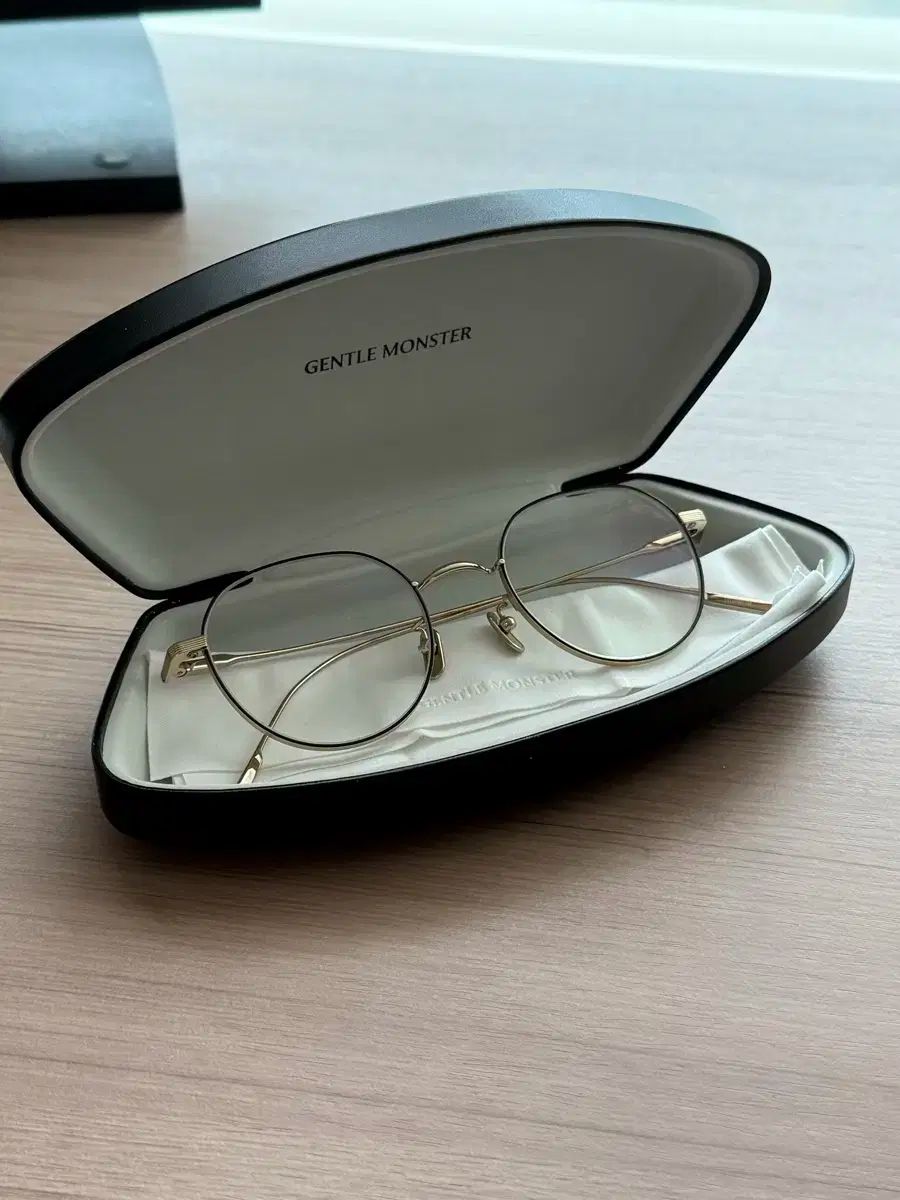 GENTLE MONSTER ジェントルモンスター ヨナ 031 black