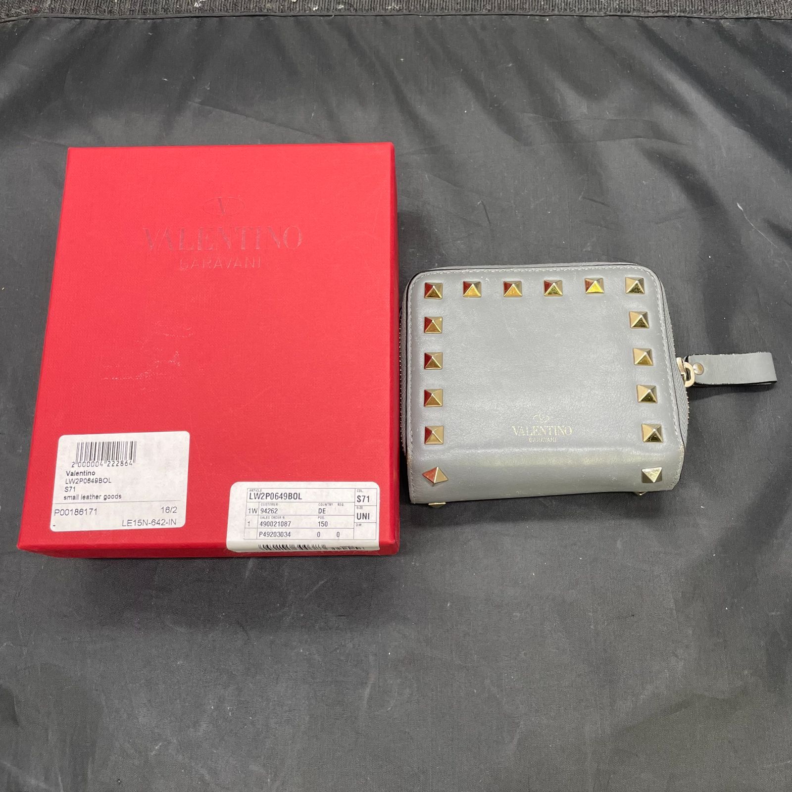 ヴァレンティノ スタッズ 財布 B25093923