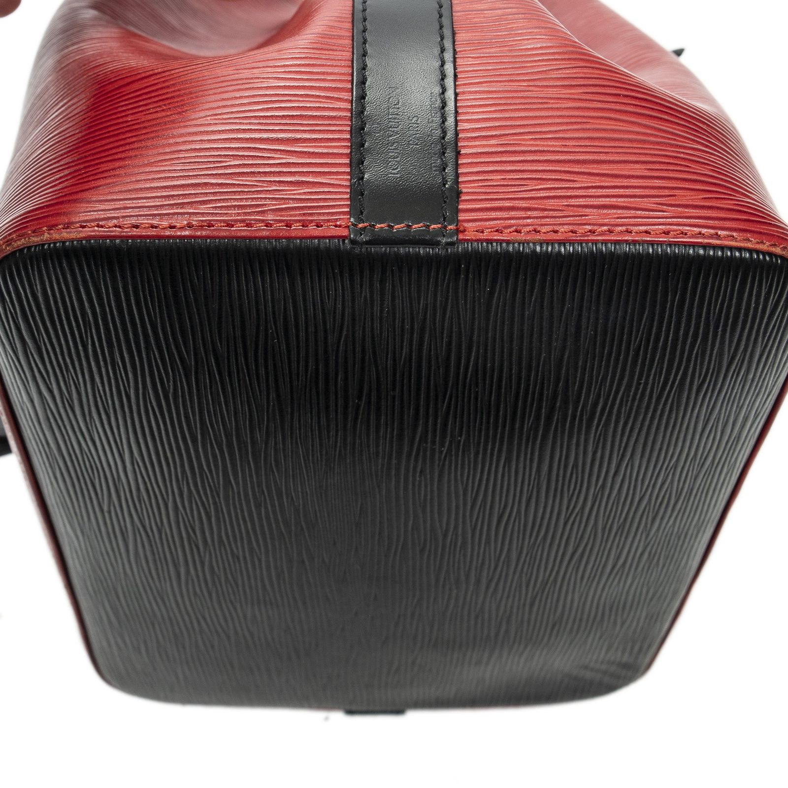  LOUIS VUITTON ルイヴィトンノエ バイ 赤 黒エピA メッセンジャーバッグ ショルダーバッグ