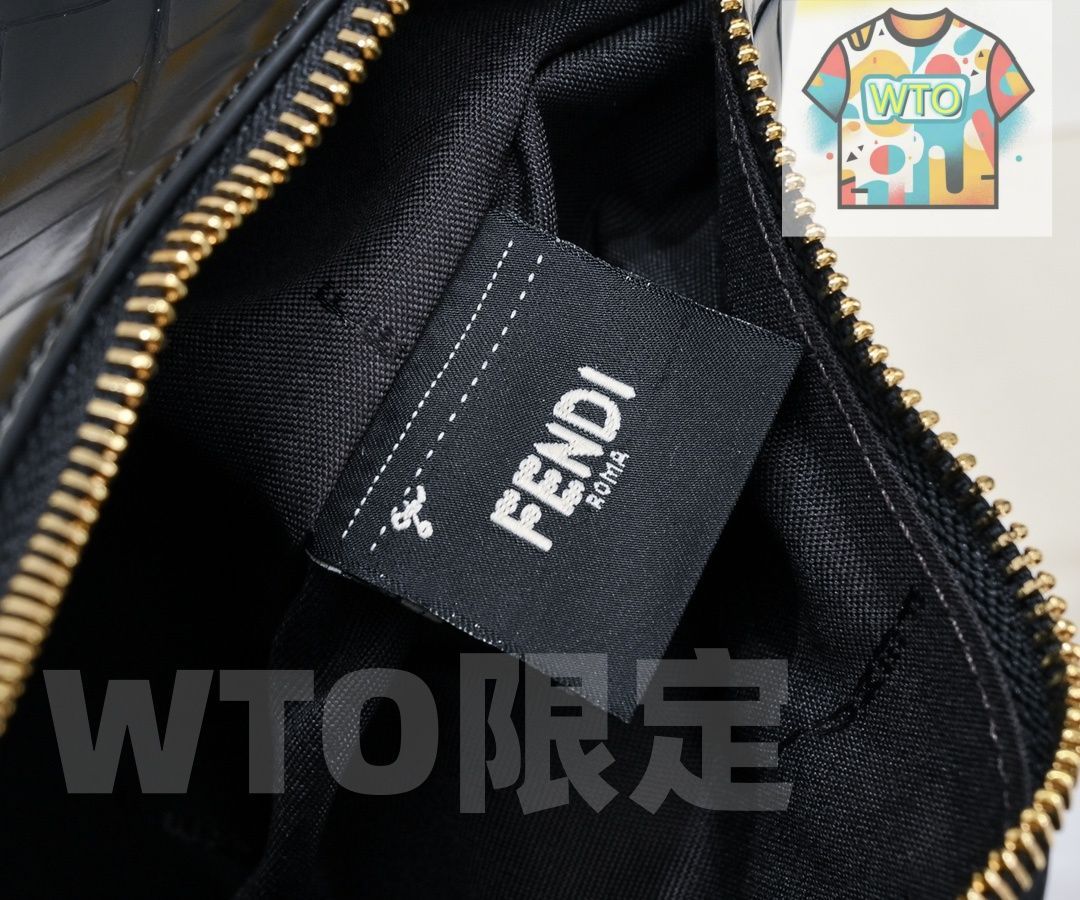 WTO通販 ワニ革調ムーン型アンダーアームバッグ