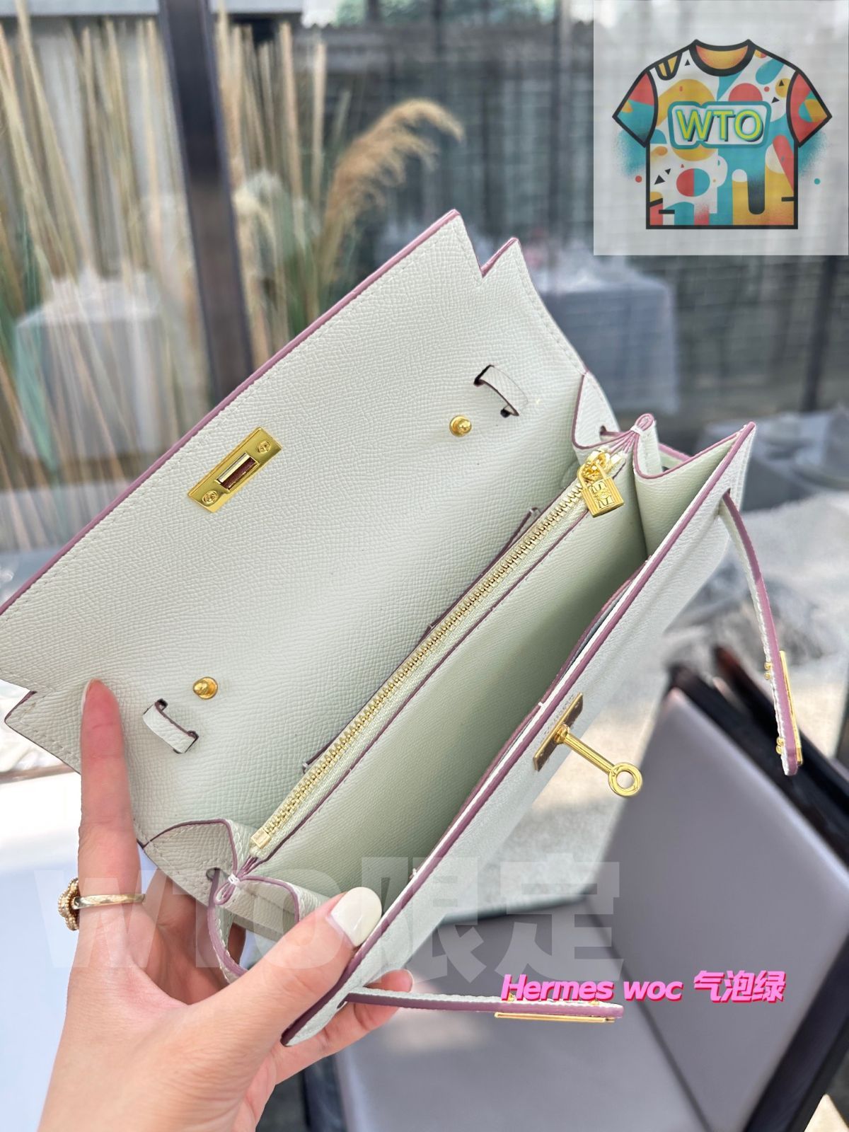 ゴールドブラウン