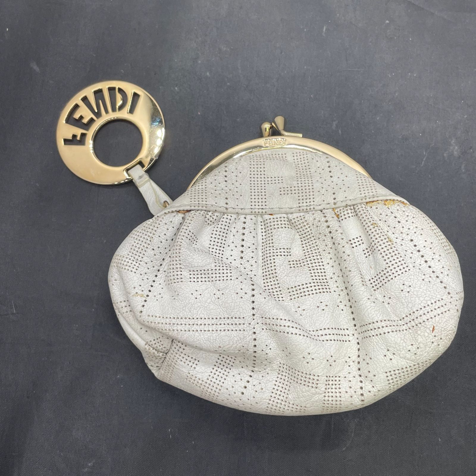 フェンディ がま口 コインケース ホワイト B25100056