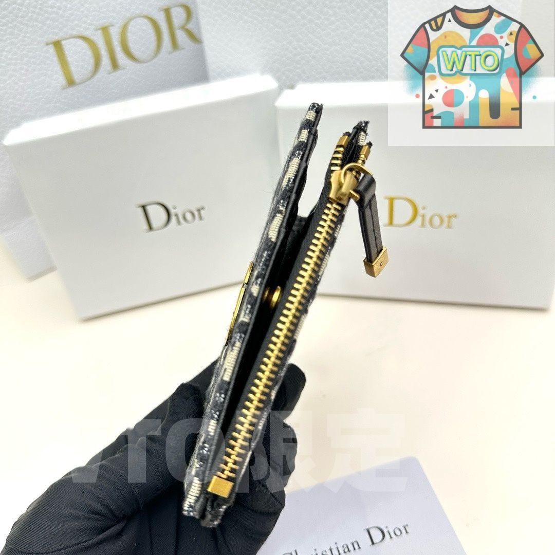 PVC＆本革のコンパクトデザイン