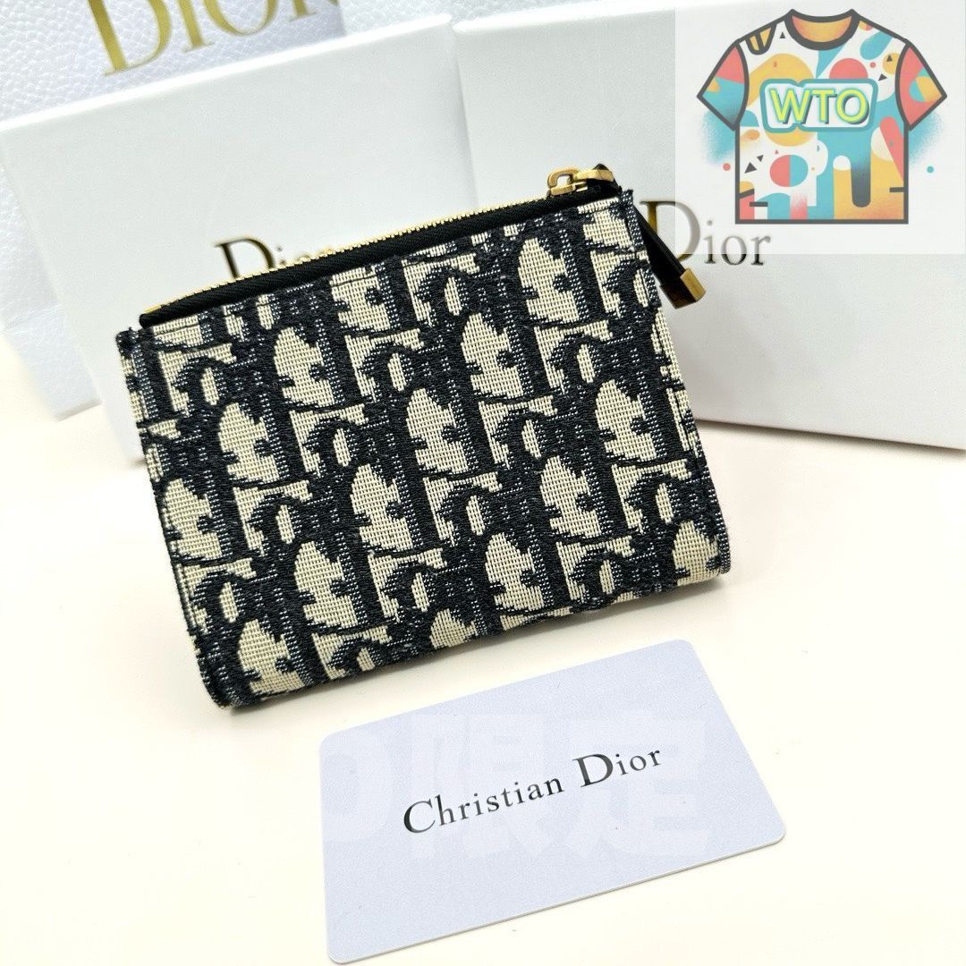 PVC＆本革のコンパクトデザイン