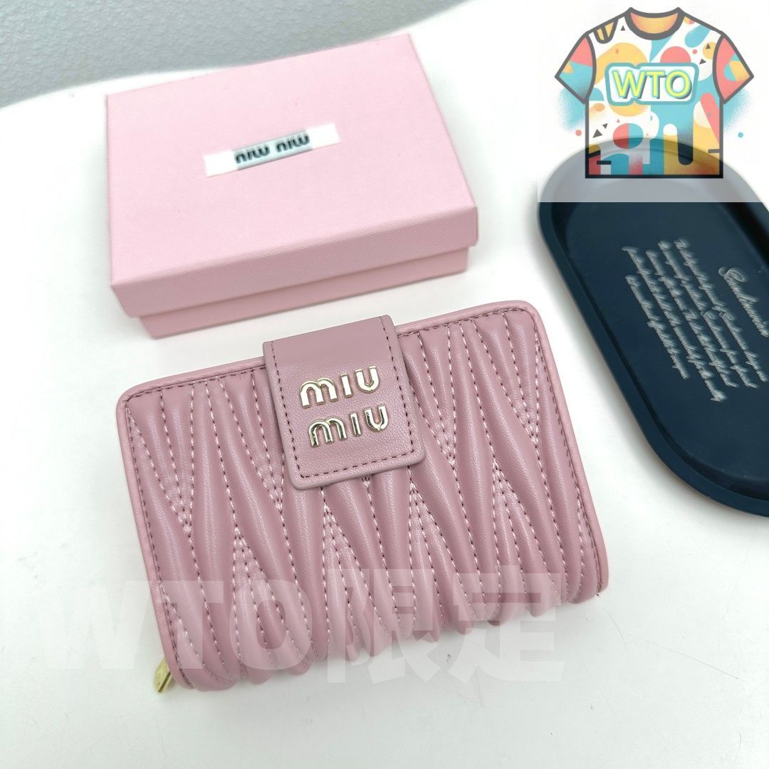 WTO通販 Miumiu 8357 ミニウォレット ブラック&ピンク ラムレザー使用 コンパクトで なデザイン -WTO輸入-ELE71