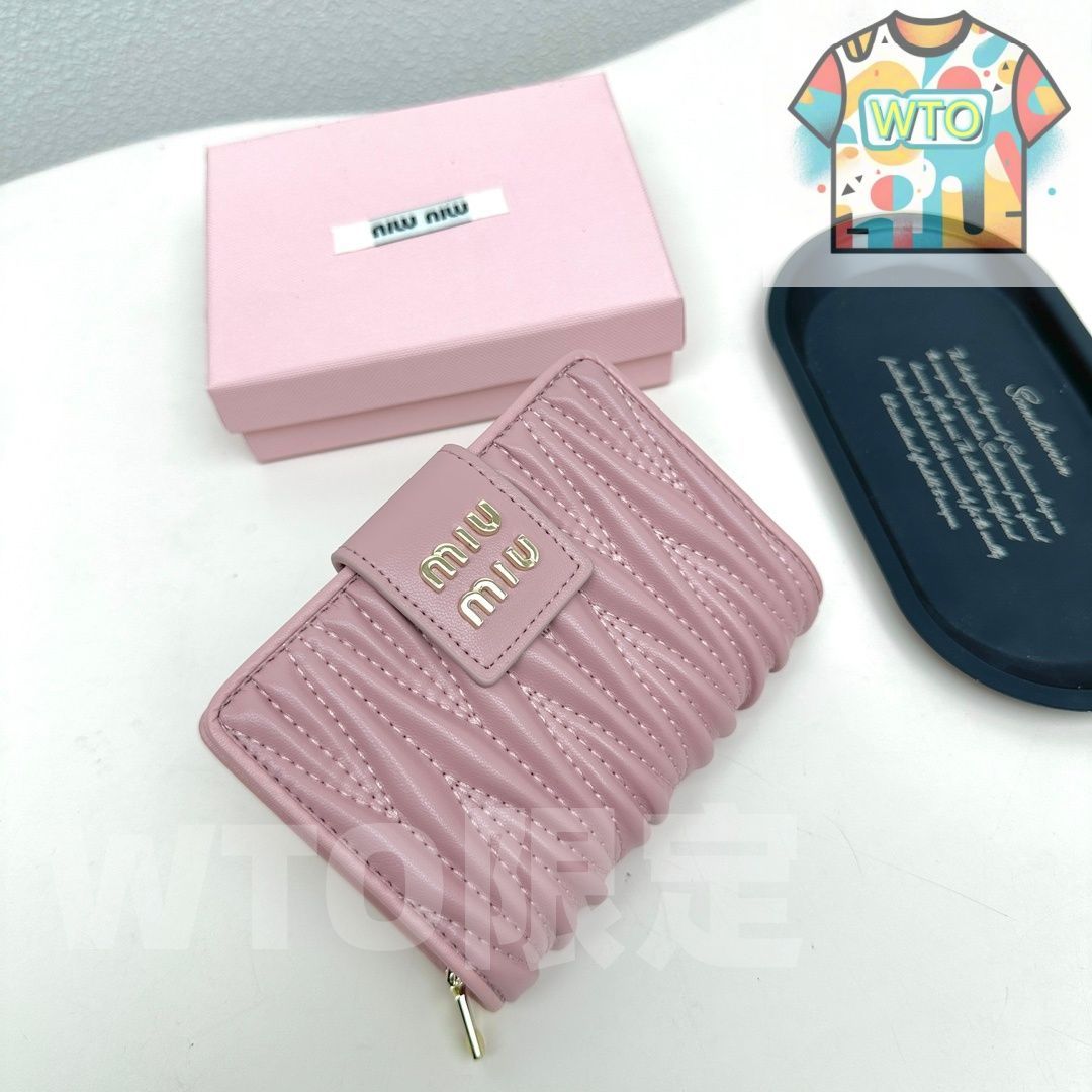 WTO通販 Miumiu 8357 ミニウォレット ブラック&ピンク ラムレザー使用 コンパクトで なデザイン -WTO輸入-ELE71