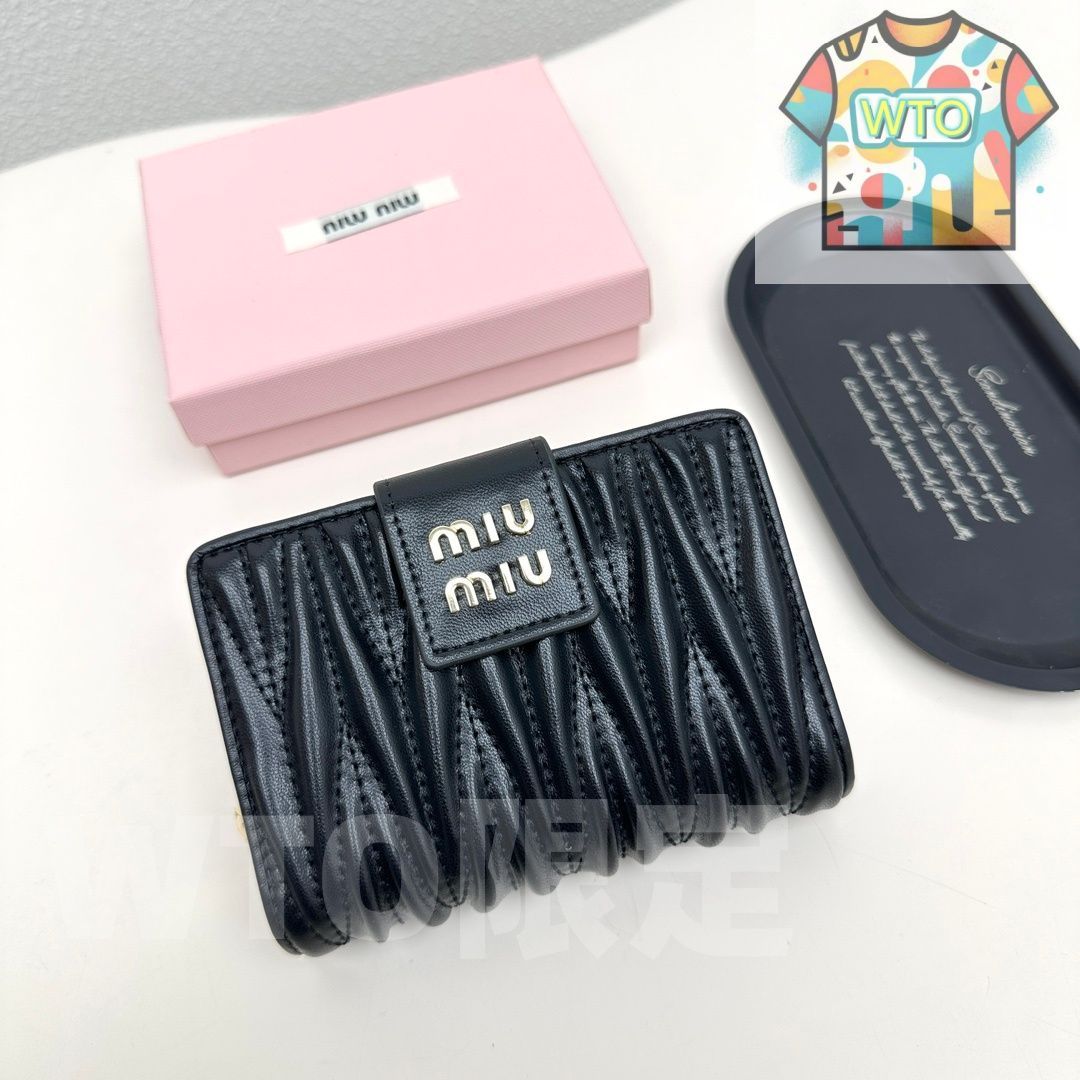 WTO通販 Miumiu 8357 ミニウォレット ブラック&ピンク ラムレザー使用 コンパクトで なデザイン -WTO輸入-ATT96