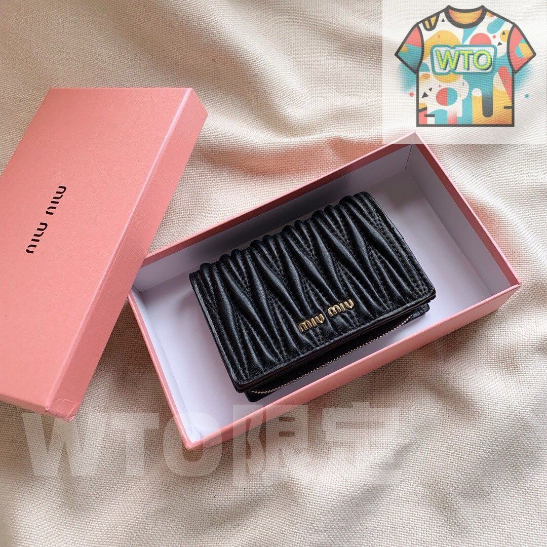 miumiu 最新モデル 5196 マルチカードケース 子羊革のコンパクトデザイン -WTO輸入-FGJ 02