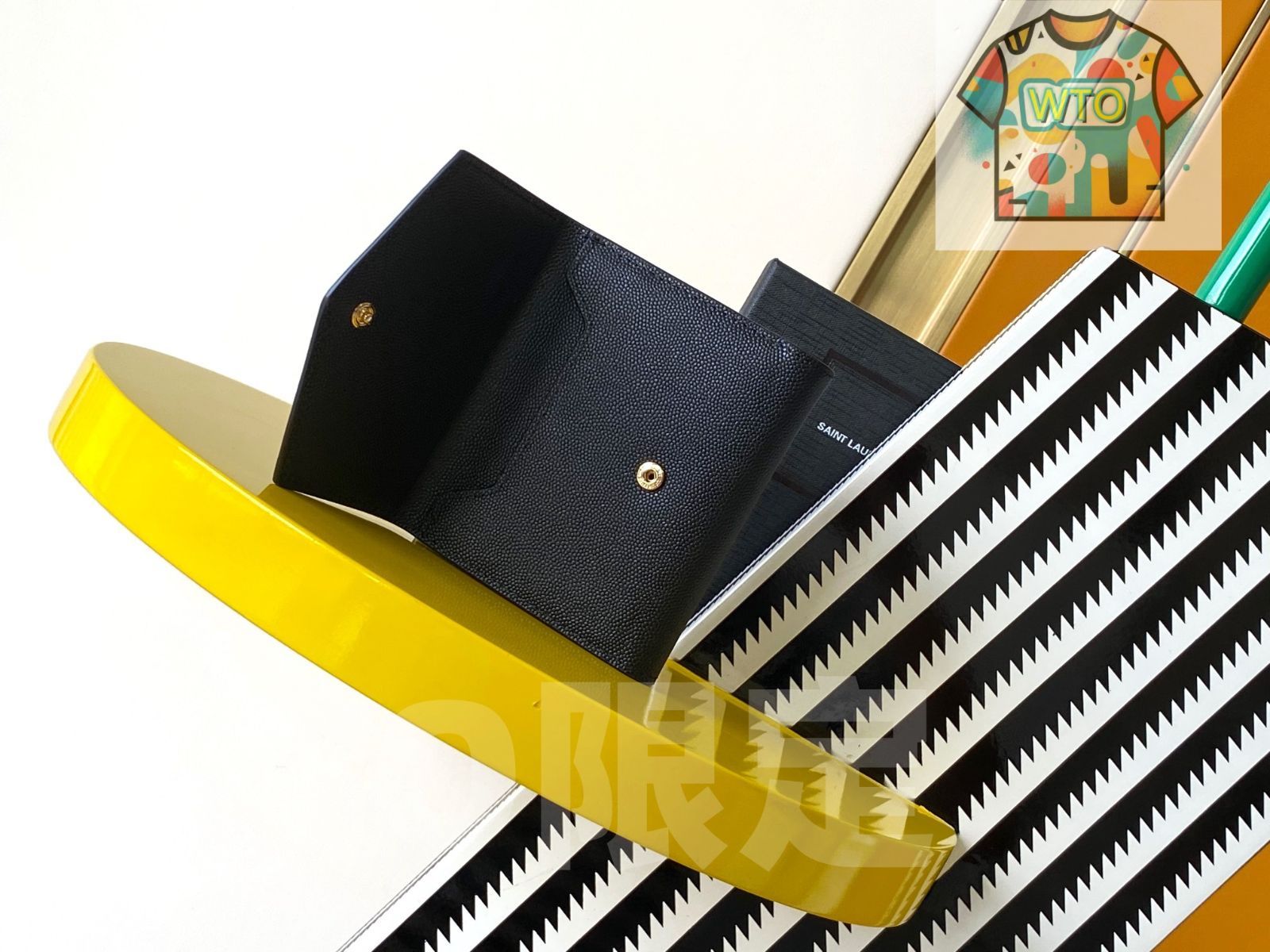 キャビアブラックゴールドボタン