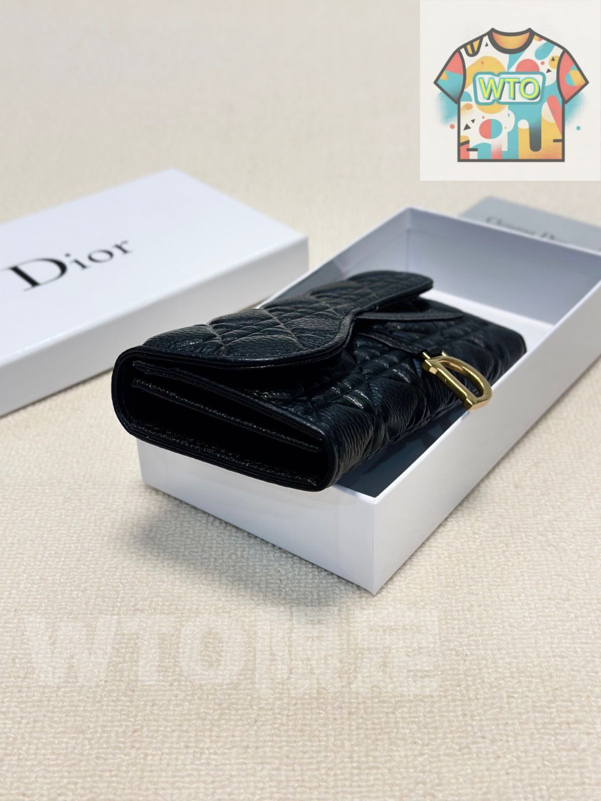 ブラック エンボス加工レザー