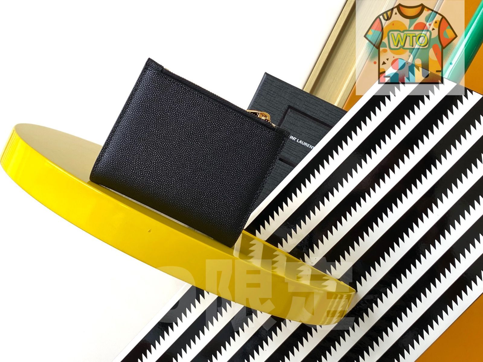 今日 2025 SLP トリフォールドウォレット キャビアブラックゴールドボタン 感あふれるデザイン