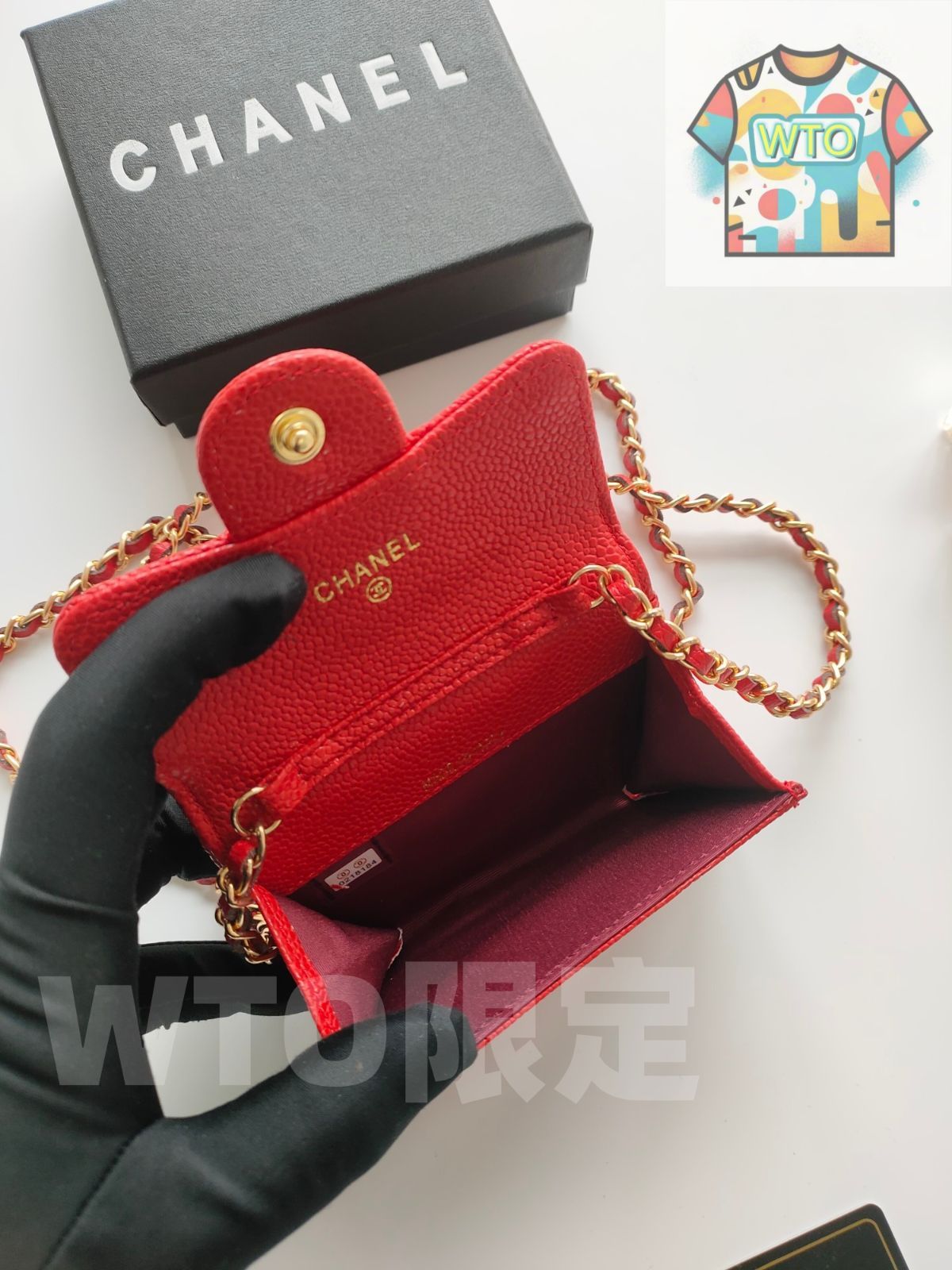 ボールチェックキャビアレザー コンパクトでスタイリッシュなデザイン