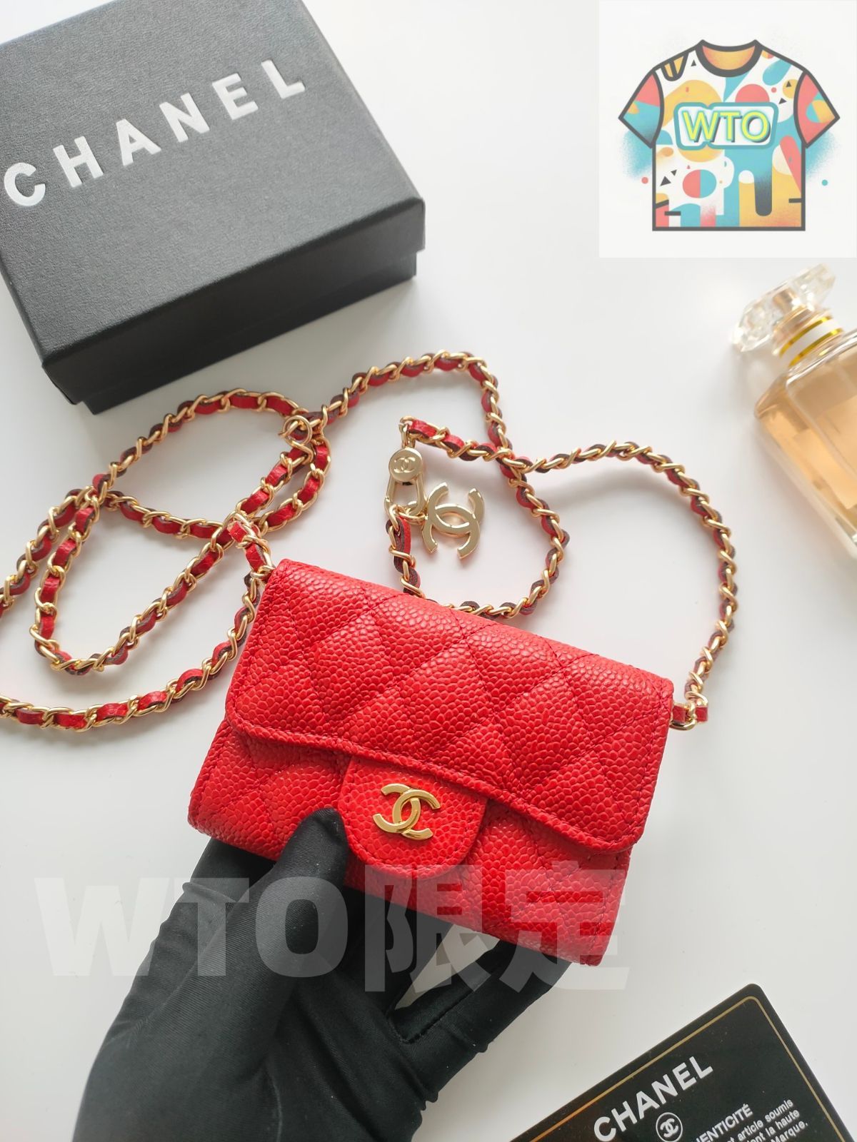 ボールチェックキャビアレザー コンパクトでスタイリッシュなデザイン