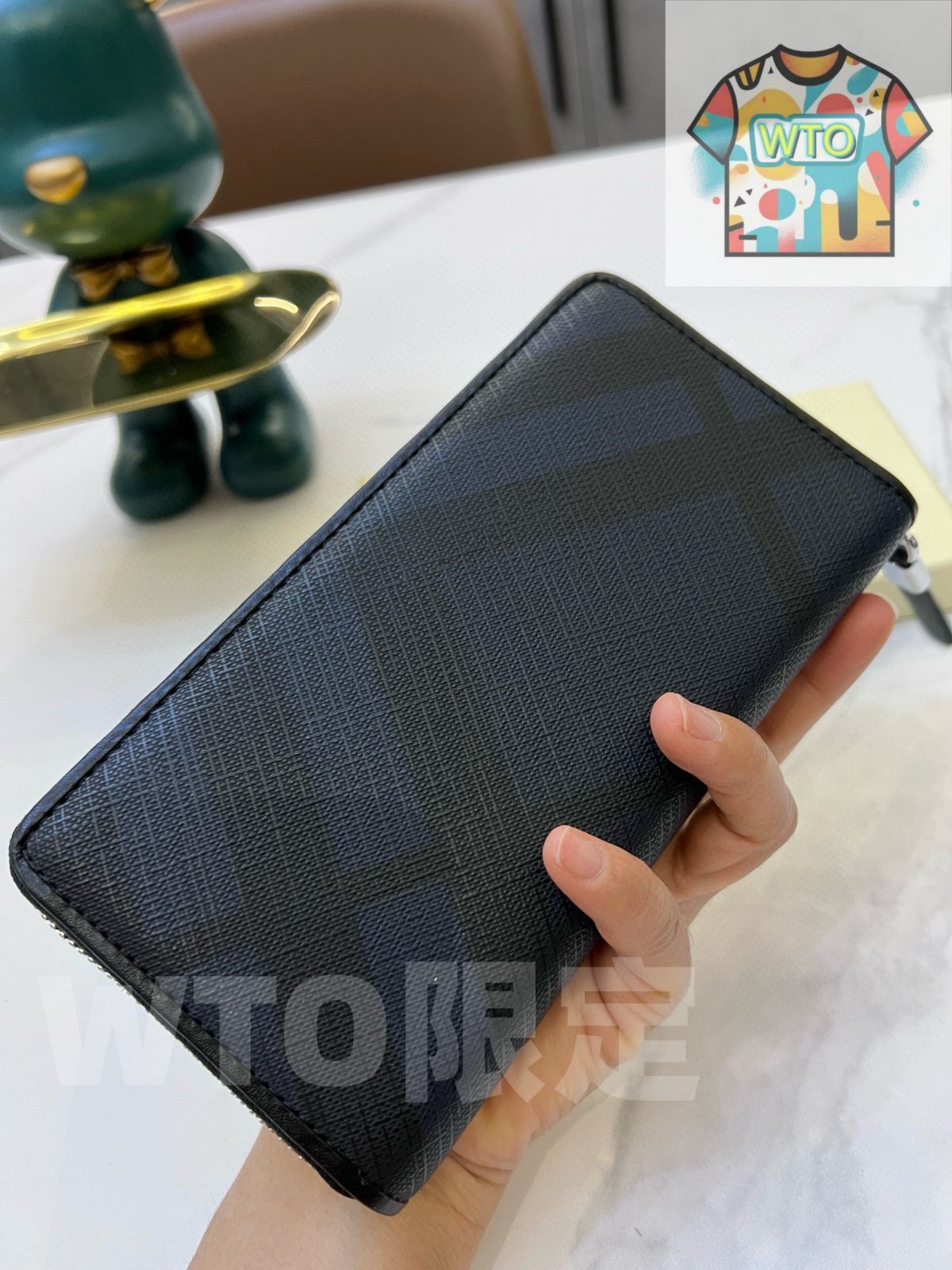 レザー使用 実用的でスタイリッシュなデザイン