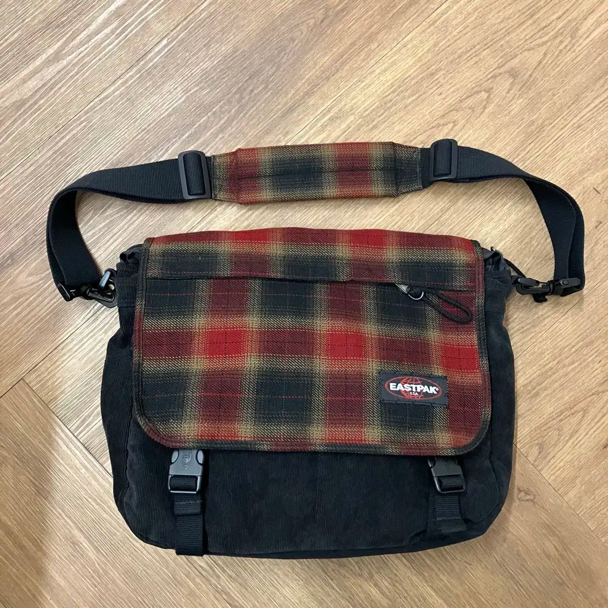 N224 イーストパック チェック コーデュロイ クロスバック