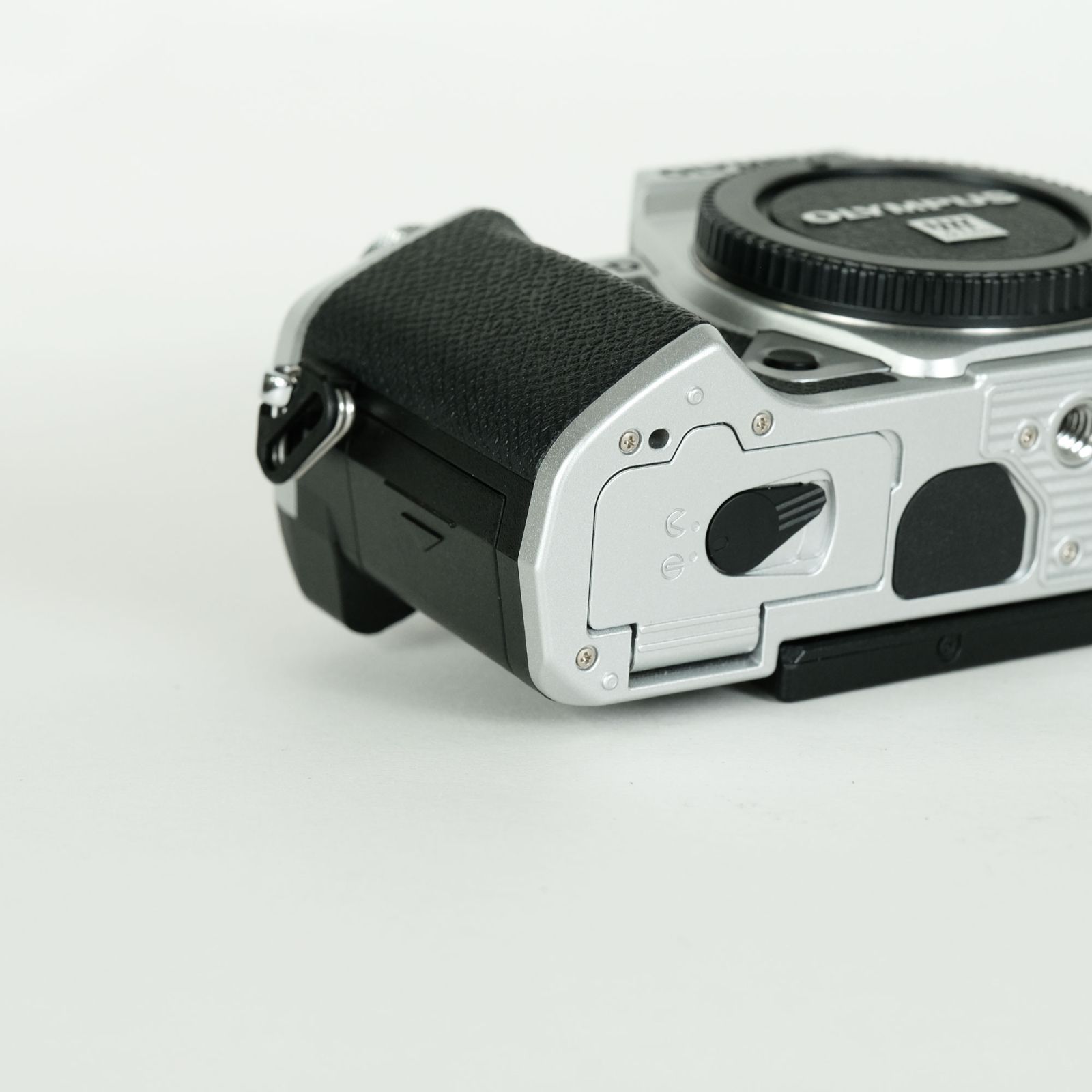 シルバー ミラーレス一眼カメラ