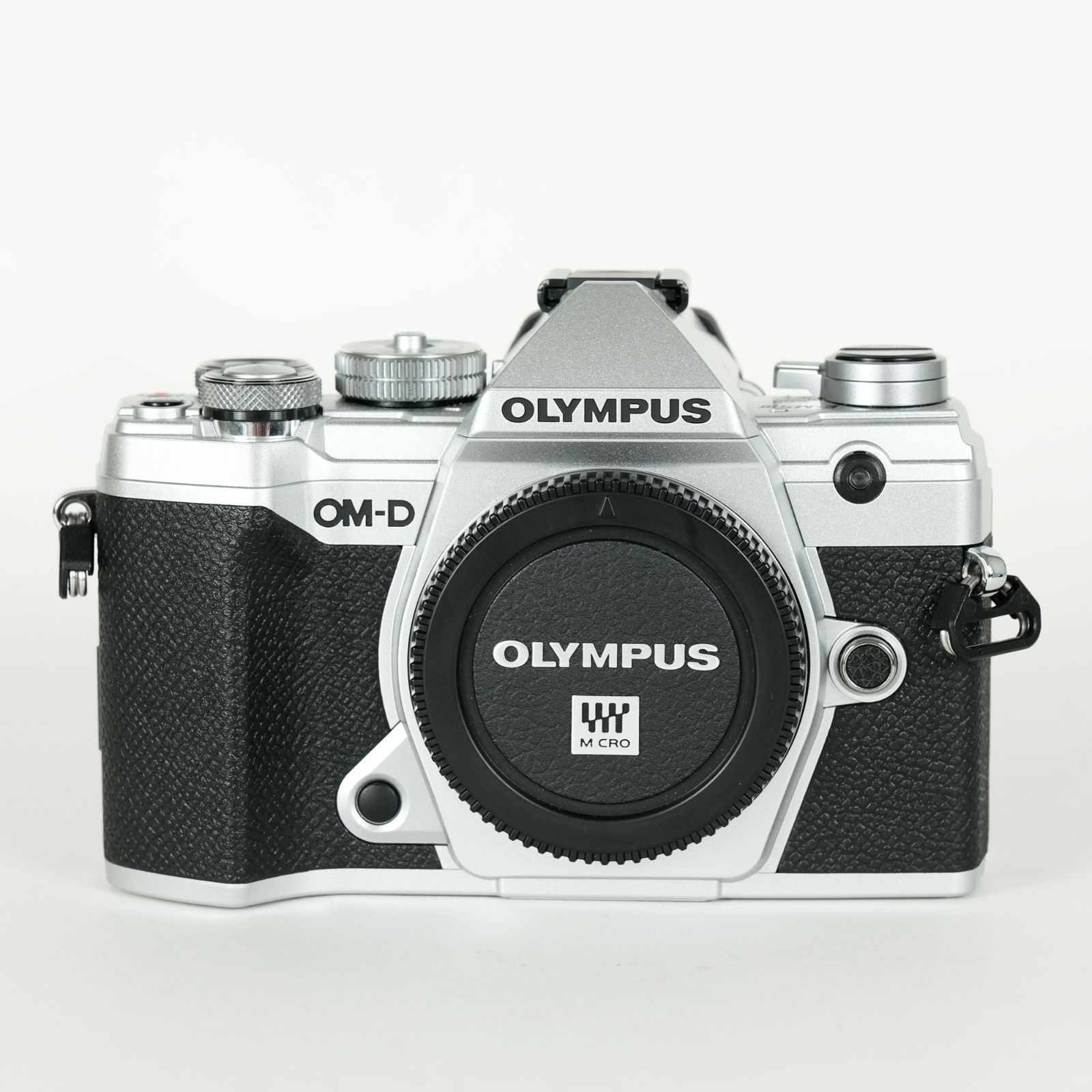 シャッター数5 030回|ボディキャップレンズ付 OLYMPUS OM-D E-M5 Mark III ボディ シルバー ミラーレス一眼カメラ