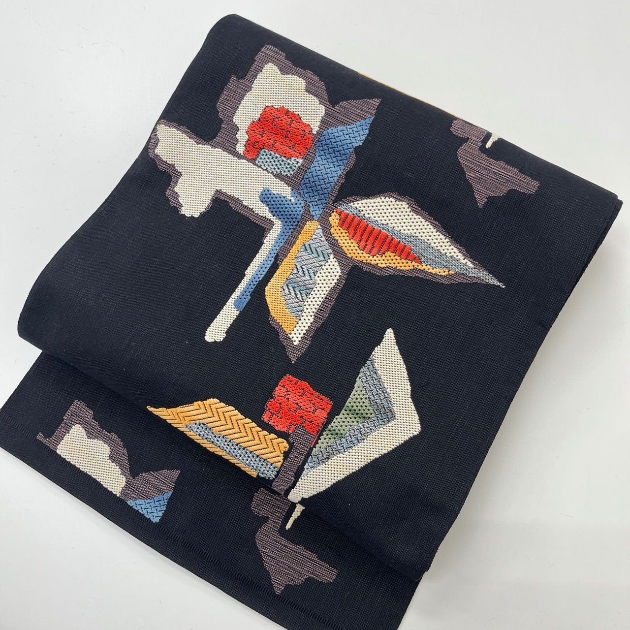 別格❤️総手刺繍名古屋帯❤️ 逸品　アンティーク　特別誂　九寸名古屋帯 黒地　匿名 別格❤️総手刺繍名古屋帯❤️ 逸品 アンティーク 特別誂 九寸名古屋帯