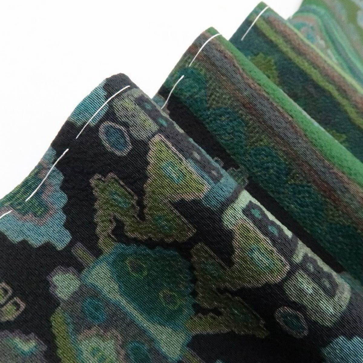 ❁tomihisa❁ やまと誂製 前田仁仙 落款 エスニック柄 異国の風に身を包み夢まぼろしに語りける 着物 正絹 仕付け糸付 付下げ小紋 4808