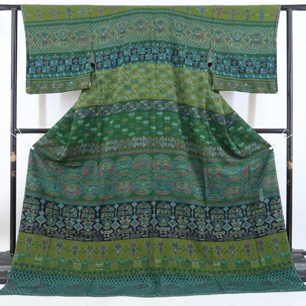 新品 やまと 前田仁仙 落款 エスニック柄 着物 仕付糸付 付下げ小紋 4808 ❁tomihisa❁新品 やまと誂製 前田仁仙 落款 エスニック柄“異国の風に