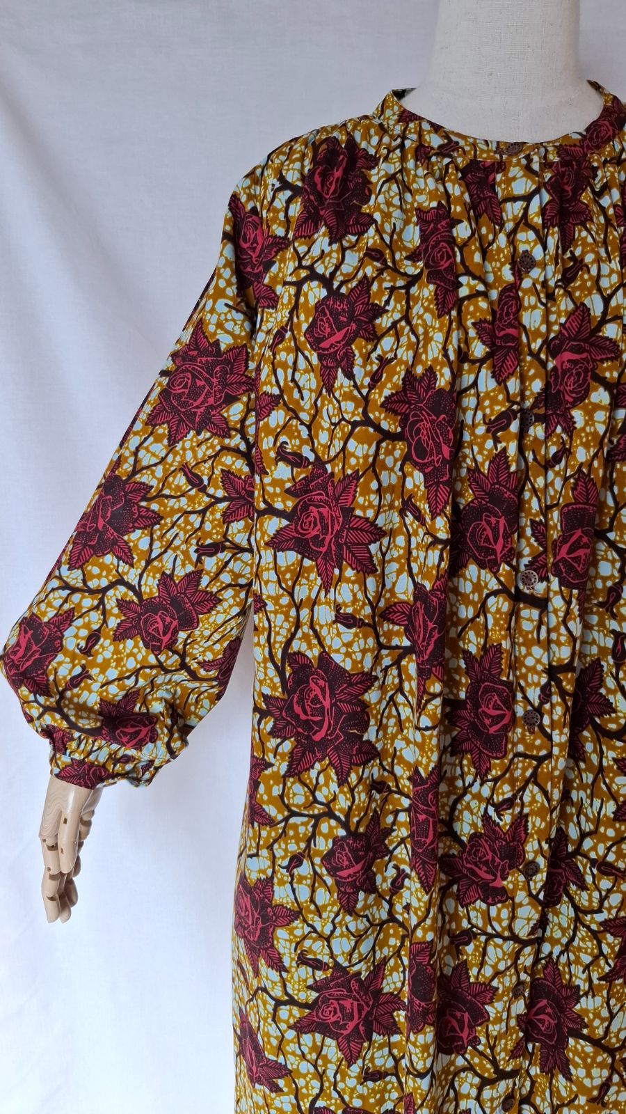 ふんわり袖のギャザーワンピース ローズ