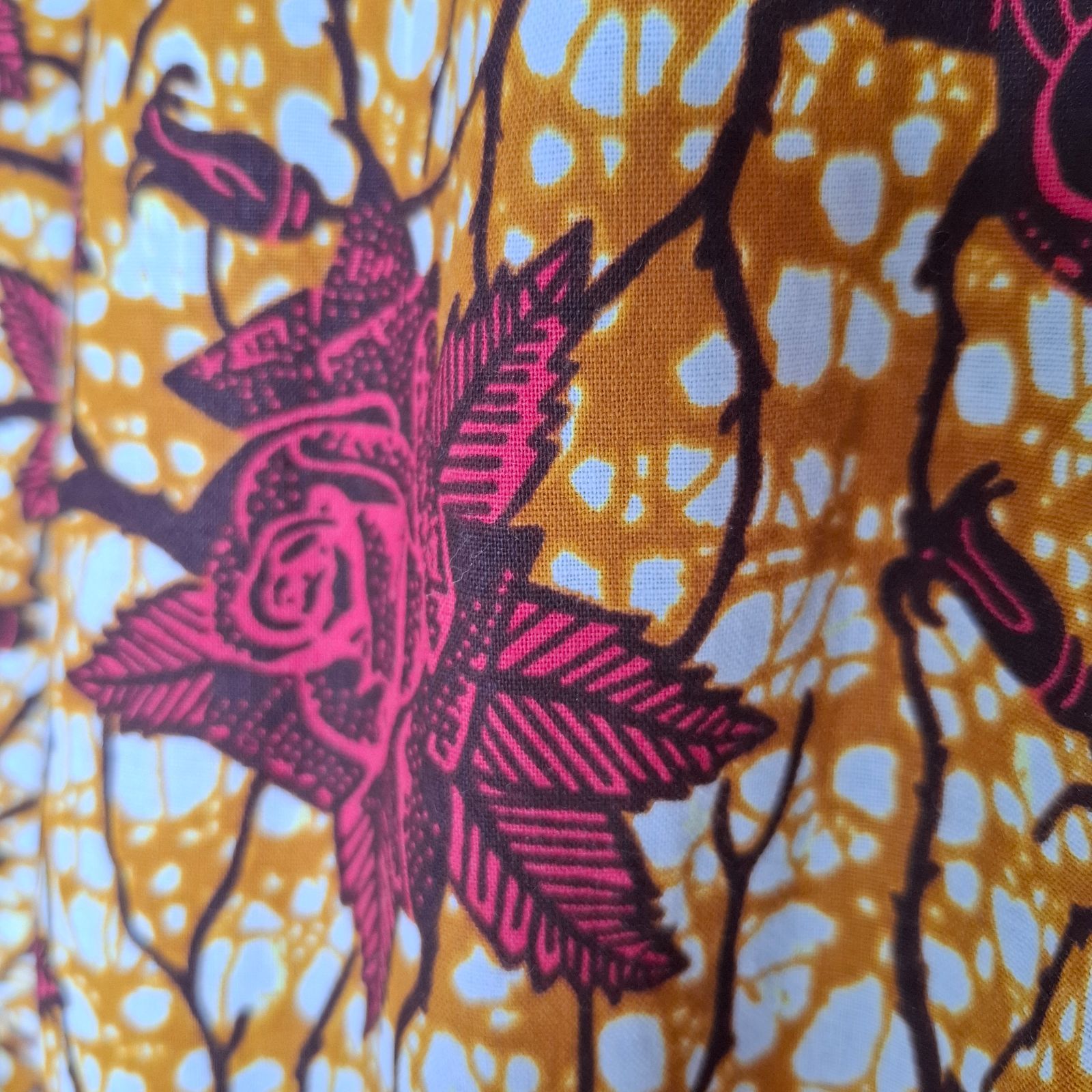 ふんわり袖のギャザーワンピース ローズ