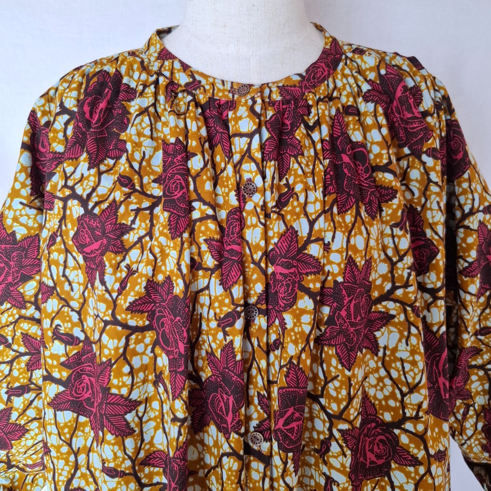 ふんわり袖のギャザーワンピース ローズ