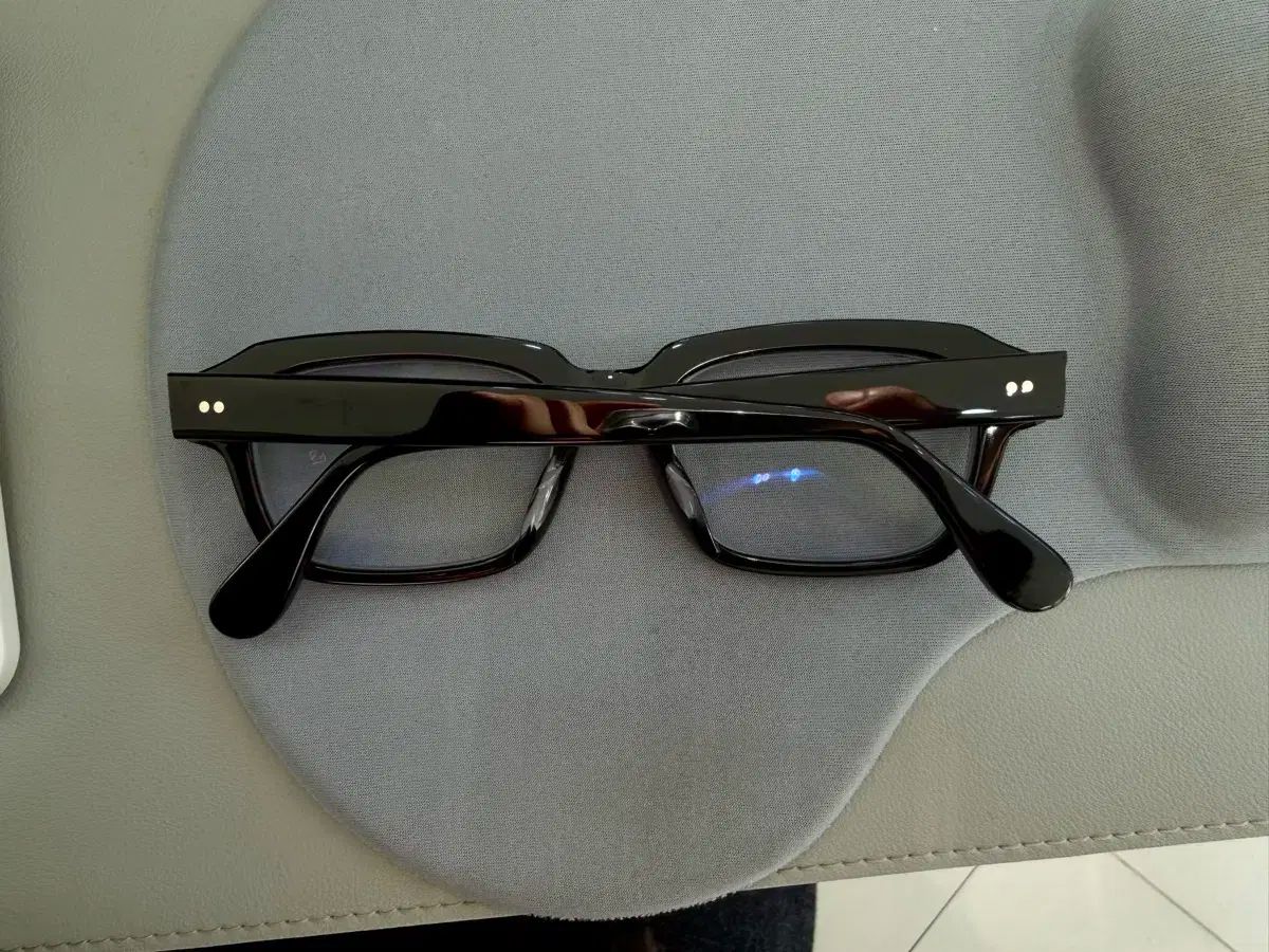 バディ オプティカル イェール Tシャツ