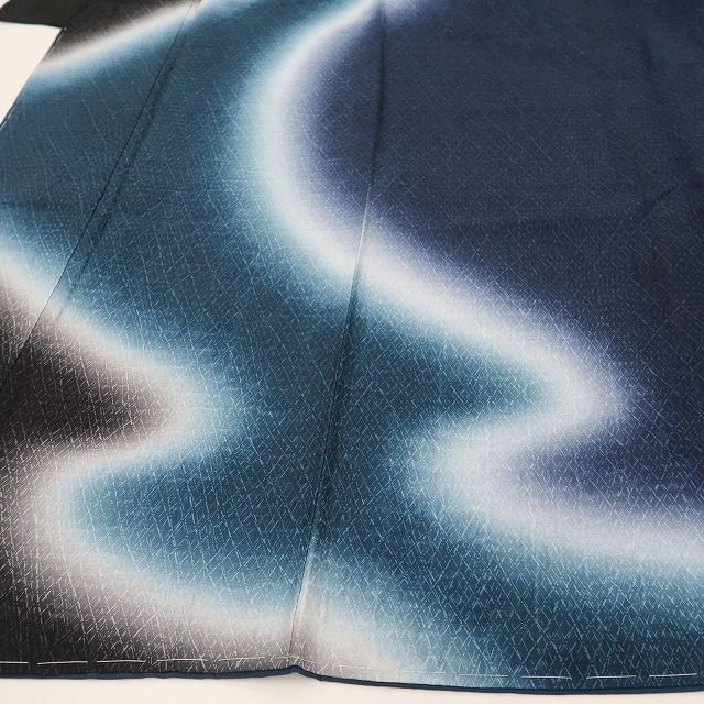 ❁tomihisa❁新品 やまと誂製 着物 正絹 仕付け糸付“もう一つの世界が