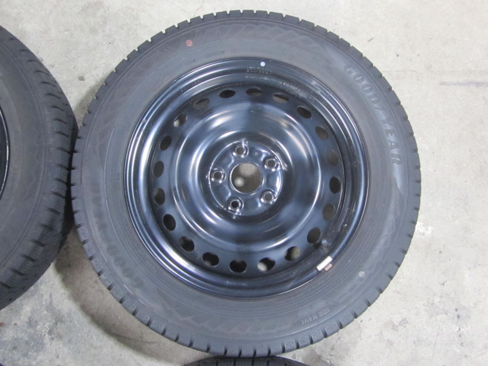  大 215 60 R 17 スタッドレス グッドイヤー アイスナビ8 カローラクロス外し C HRなど 17インチ タイヤ ホイールセット