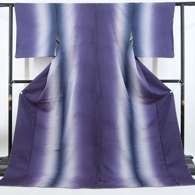 ❁tomihisa❁新品 縦暈し 桜 着物“地紋を刻んで艶を挿しお洒落小紋に桜