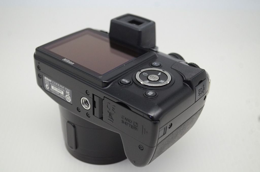 コンパクトデジタルカメラ